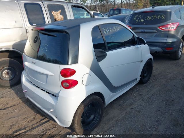 Photo 3 VIN: WMEEJ3BA9FK810011 - SMART FORTWO 