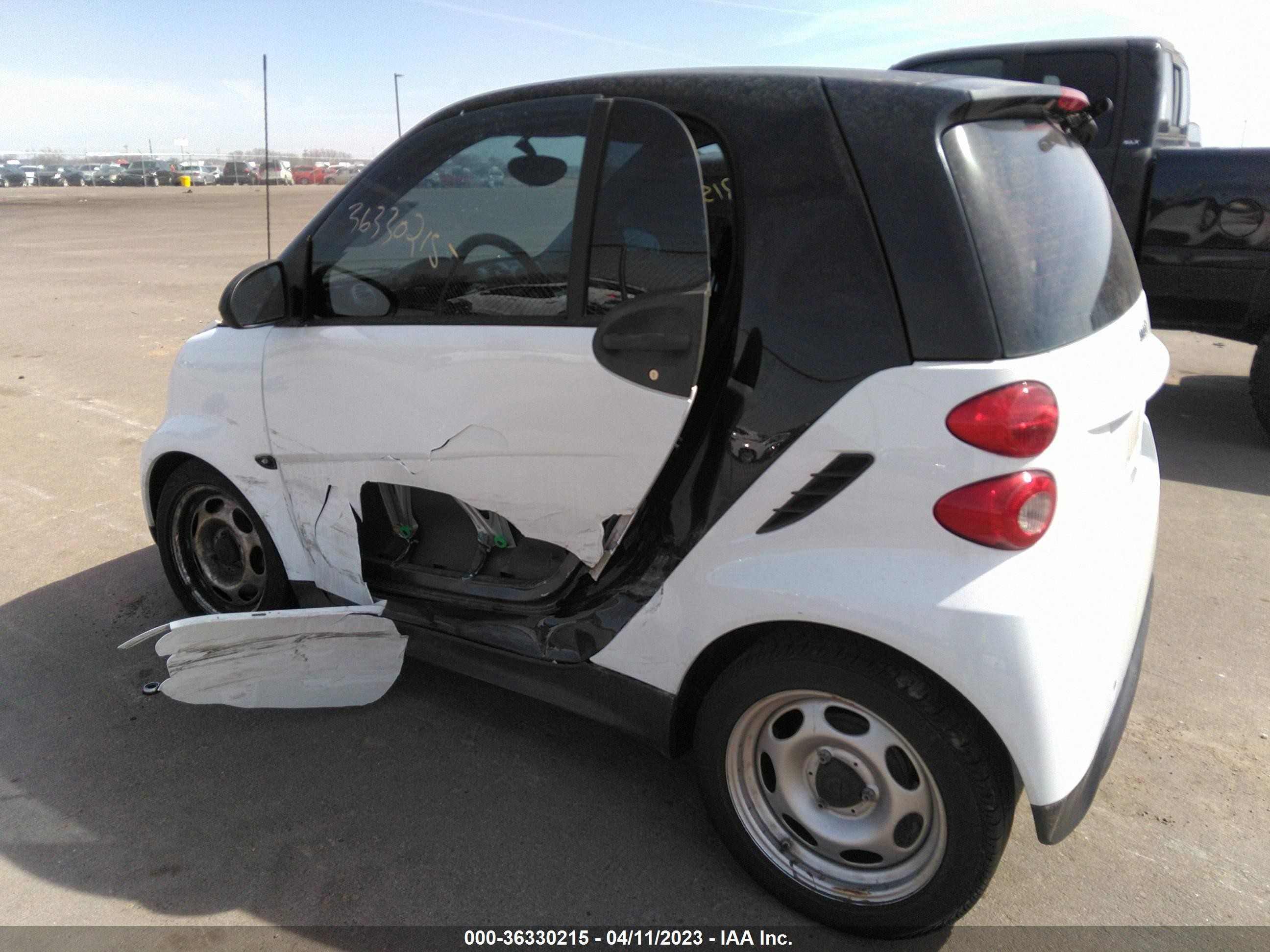 Photo 2 VIN: WMEEJ3BA9FK819596 - SMART FORTWO 