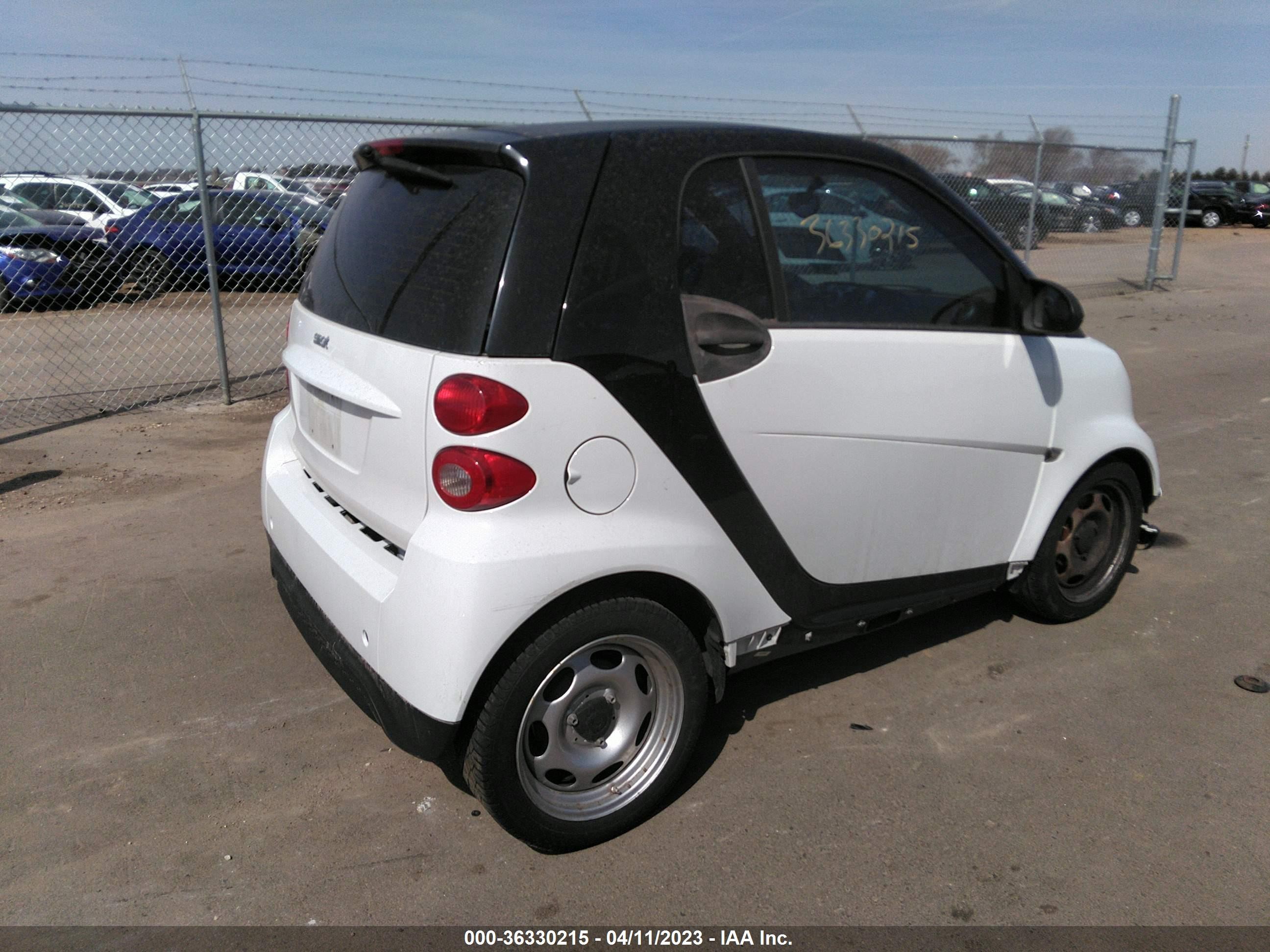 Photo 3 VIN: WMEEJ3BA9FK819596 - SMART FORTWO 