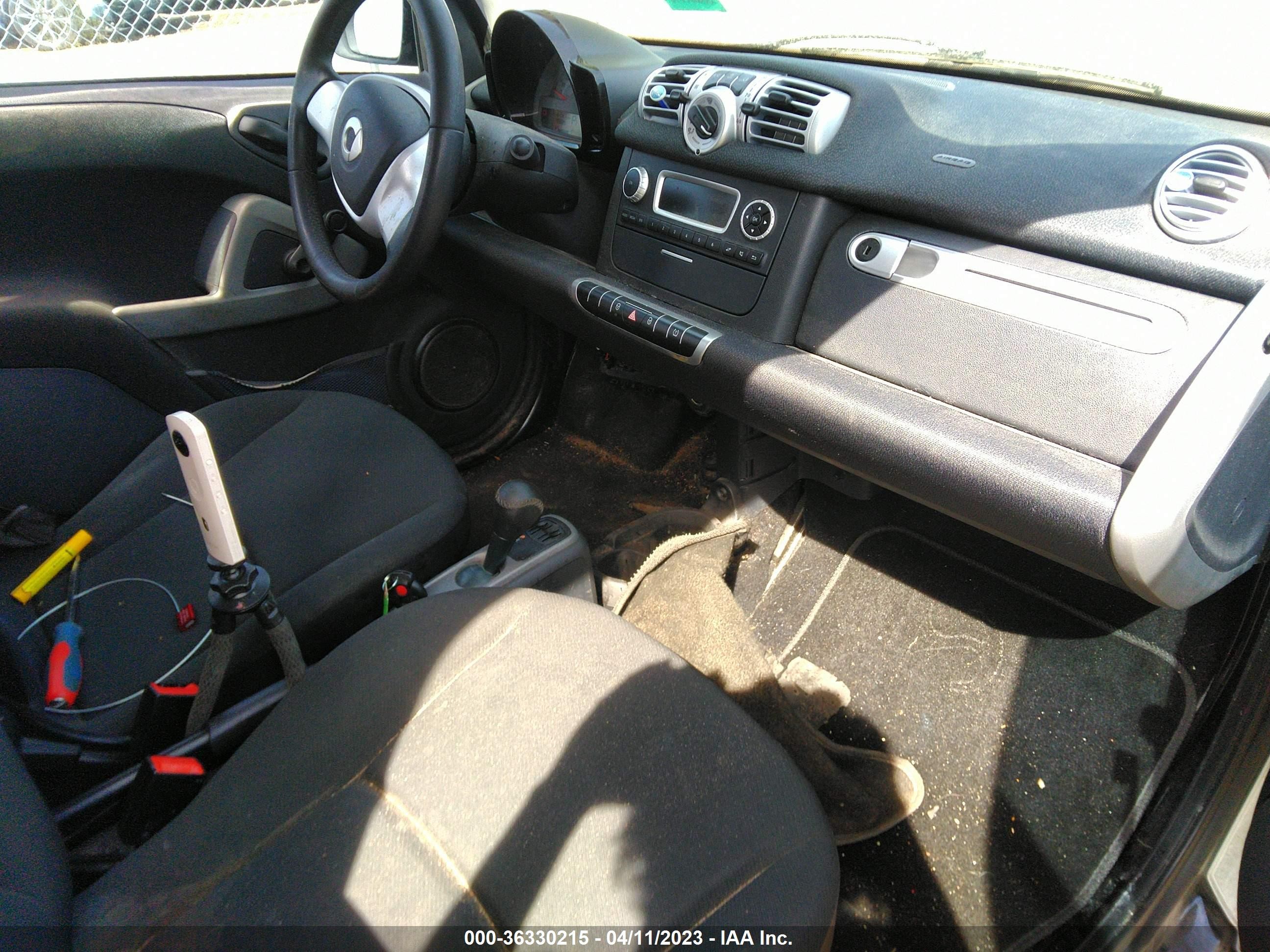 Photo 4 VIN: WMEEJ3BA9FK819596 - SMART FORTWO 