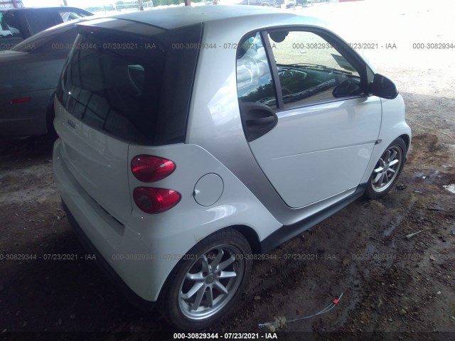 Photo 3 VIN: WMEEJ3BAXDK684609 - SMART FORTWO 