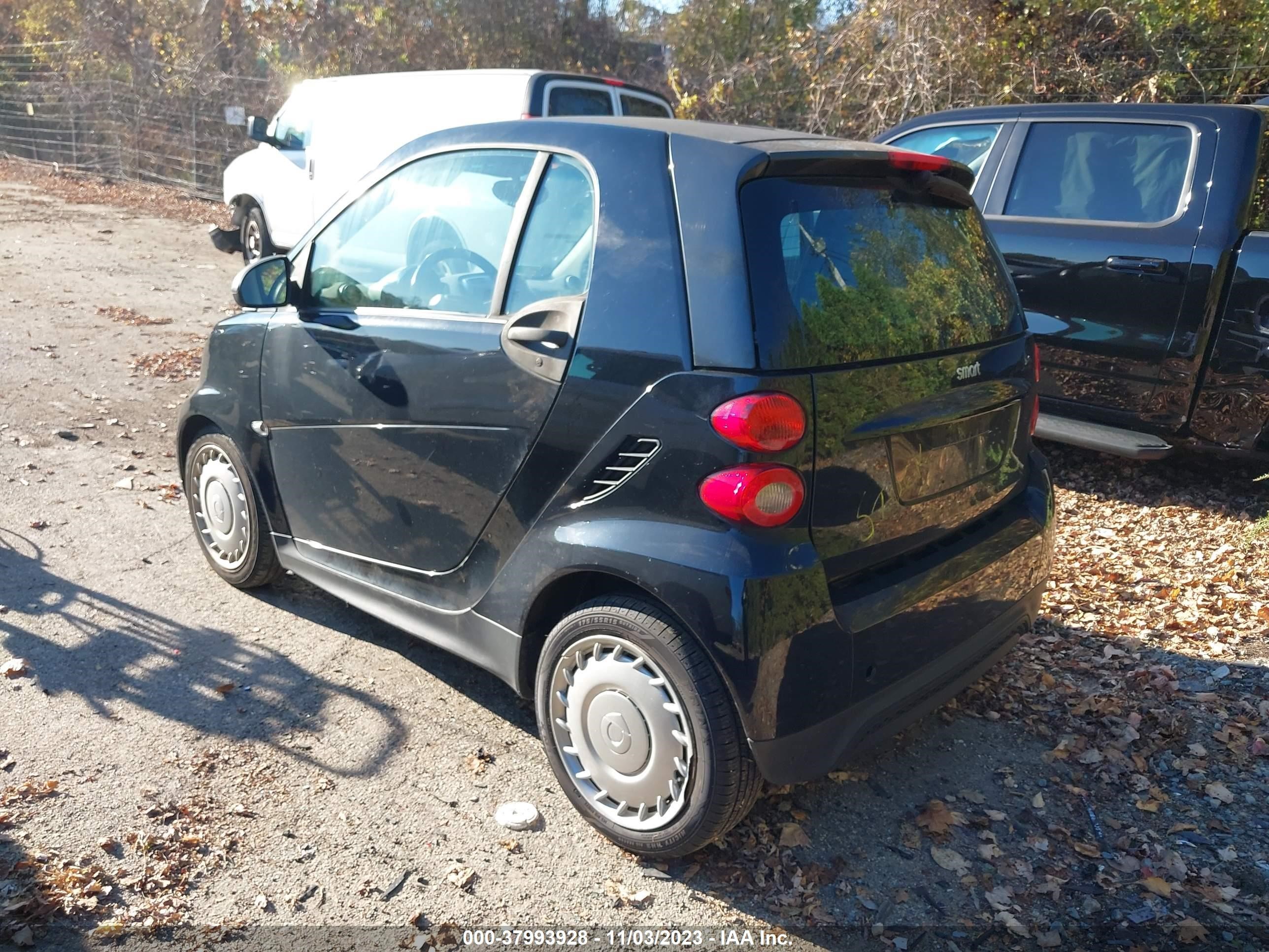 Photo 2 VIN: WMEEJ3BAXDK715289 - SMART FORTWO 