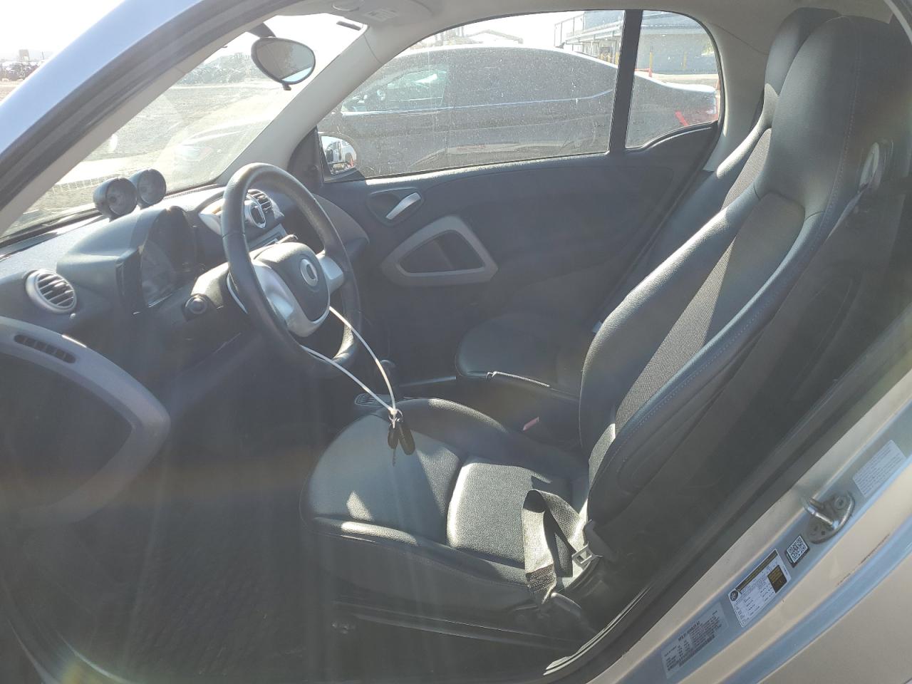 Photo 6 VIN: WMEEJ9AA1FK827793 - SMART FORTWO 