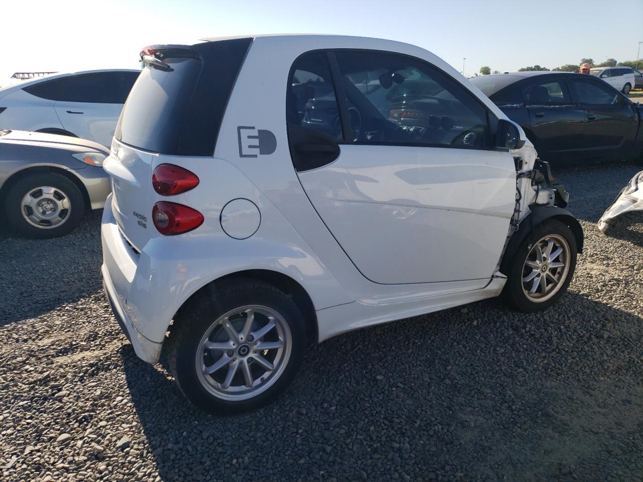 Photo 2 VIN: WMEEJ9AA2GK845723 - SMART FORTWO 