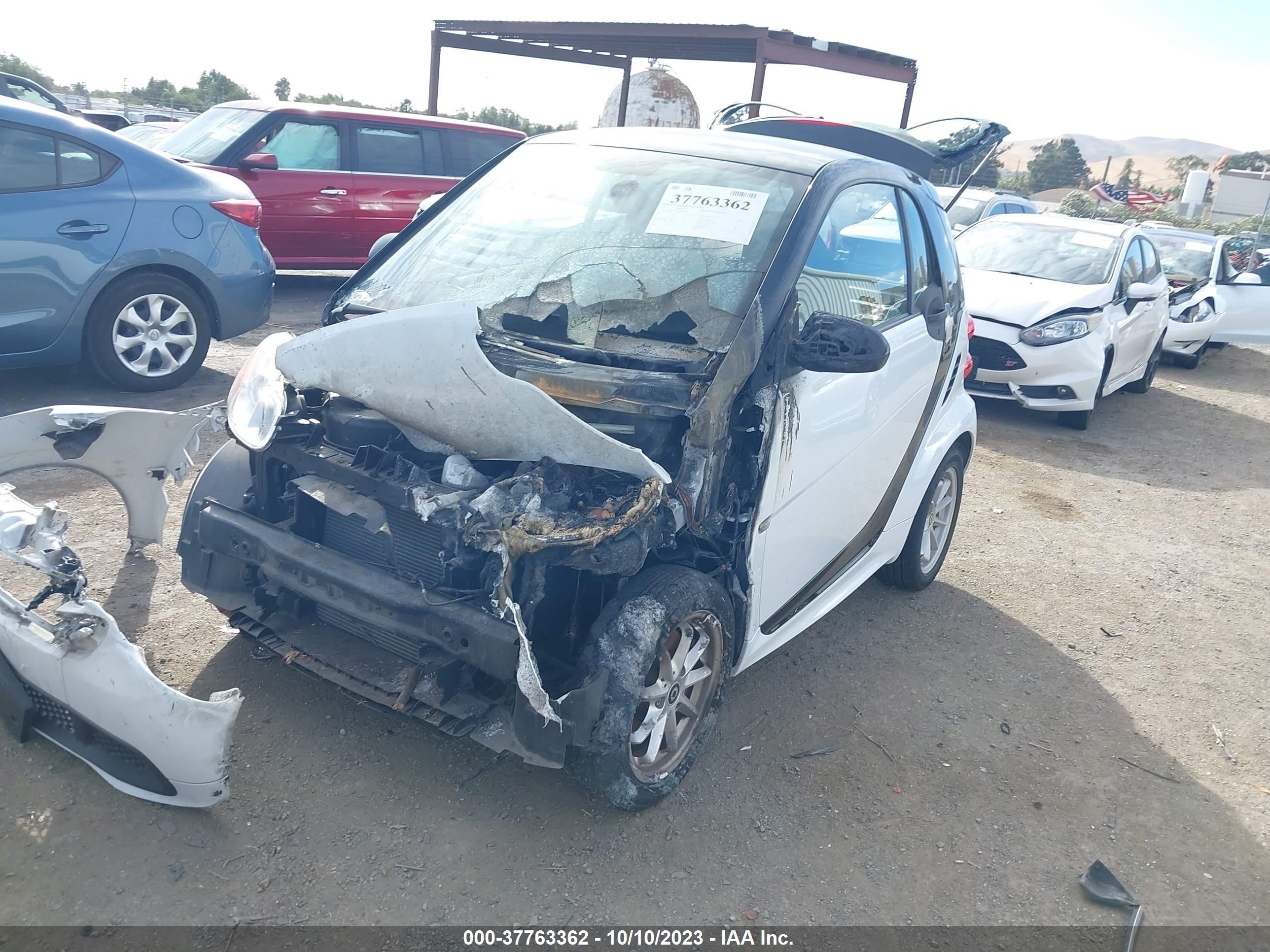 Photo 1 VIN: WMEEJ9AA4FK840330 - SMART FORTWO 