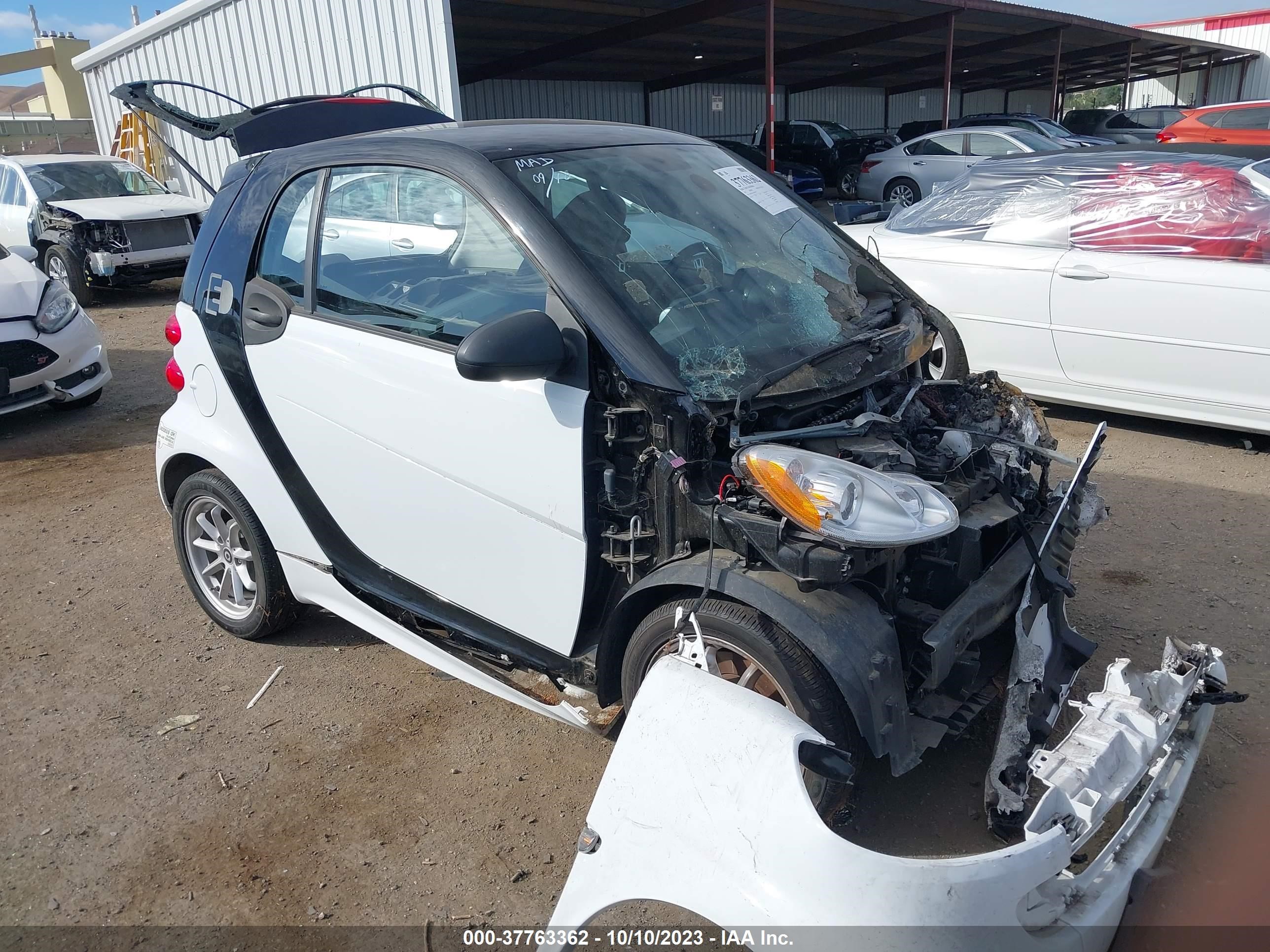 Photo 5 VIN: WMEEJ9AA4FK840330 - SMART FORTWO 