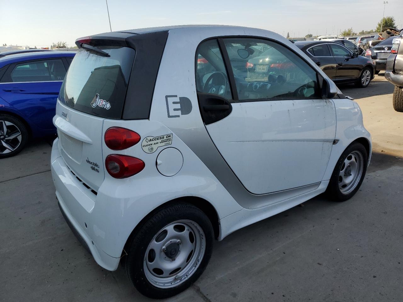 Photo 3 VIN: WMEEJ9AA6DK708683 - SMART FORTWO 