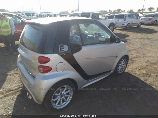 Photo 3 VIN: WMEEJ9AA8EK778266 - SMART FORTWO ELECTRIC 