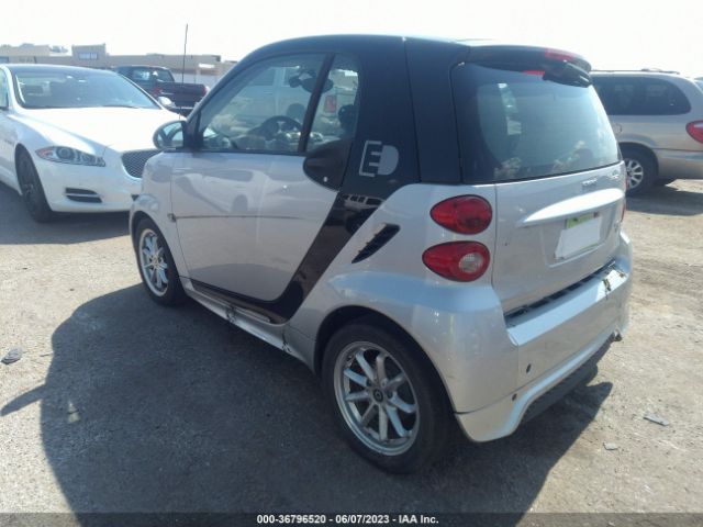 Photo 2 VIN: WMEEJ9AA8FK828617 - SMART FORTWO ELECTRIC DRIVE 