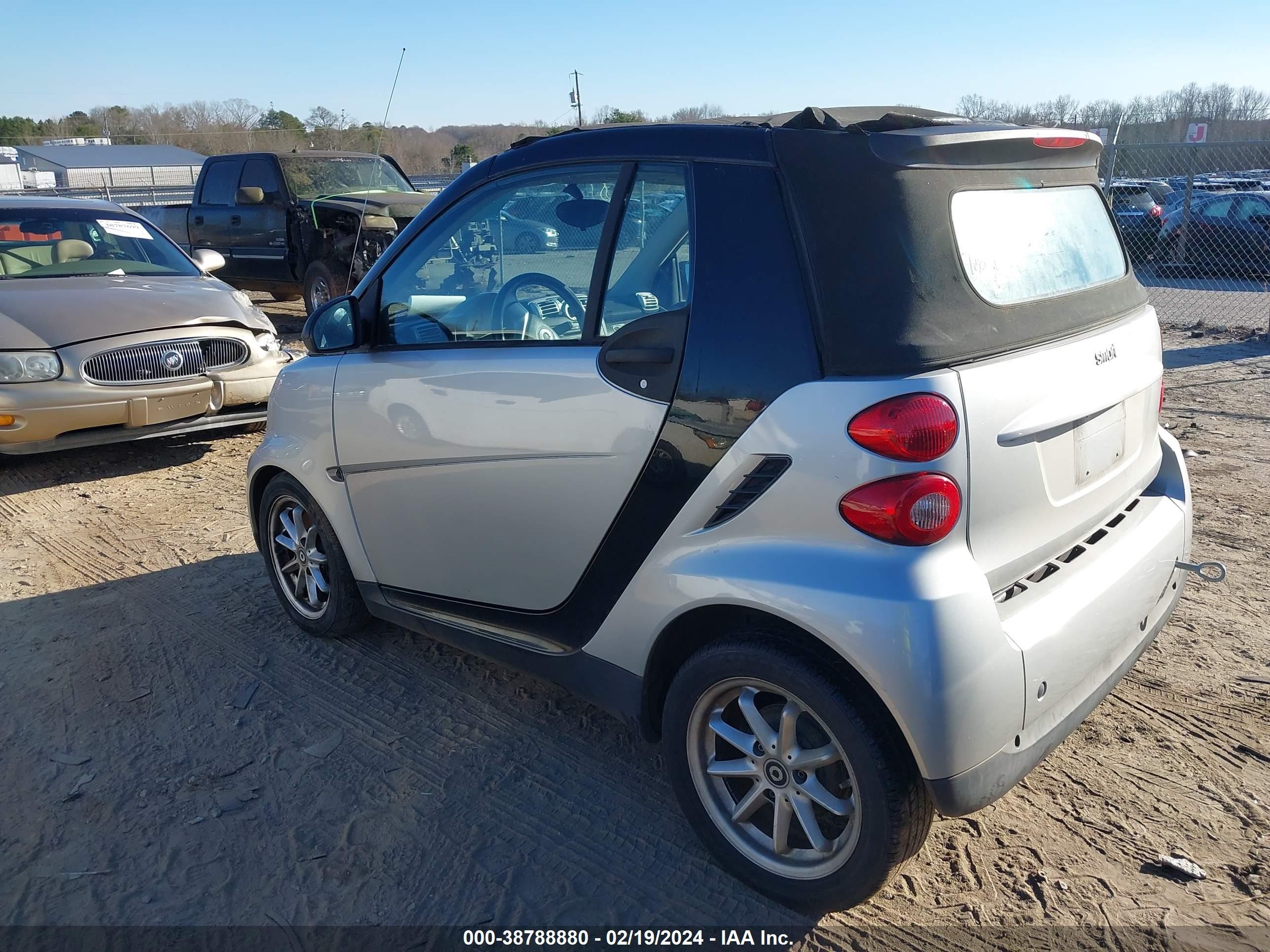 Photo 2 VIN: WMEEK31X19K257216 - SMART FORTWO 