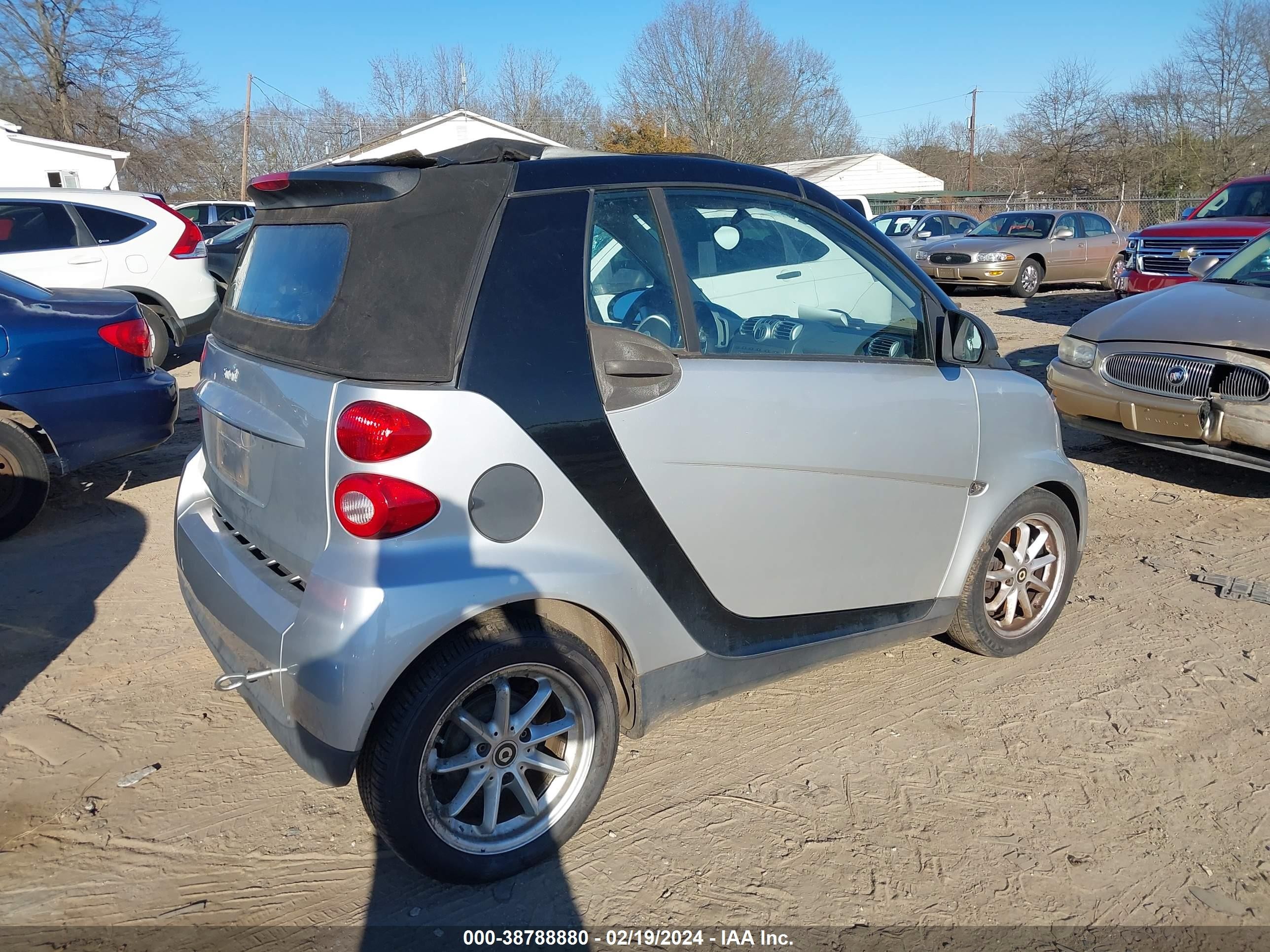 Photo 3 VIN: WMEEK31X19K257216 - SMART FORTWO 