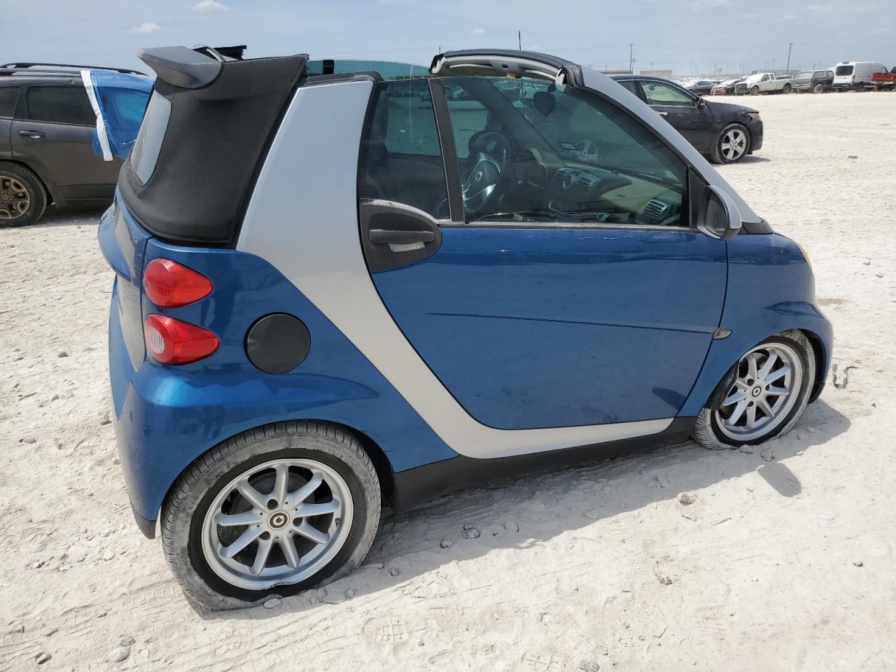 Photo 2 VIN: WMEEK31X28K190771 - SMART FORTWO 