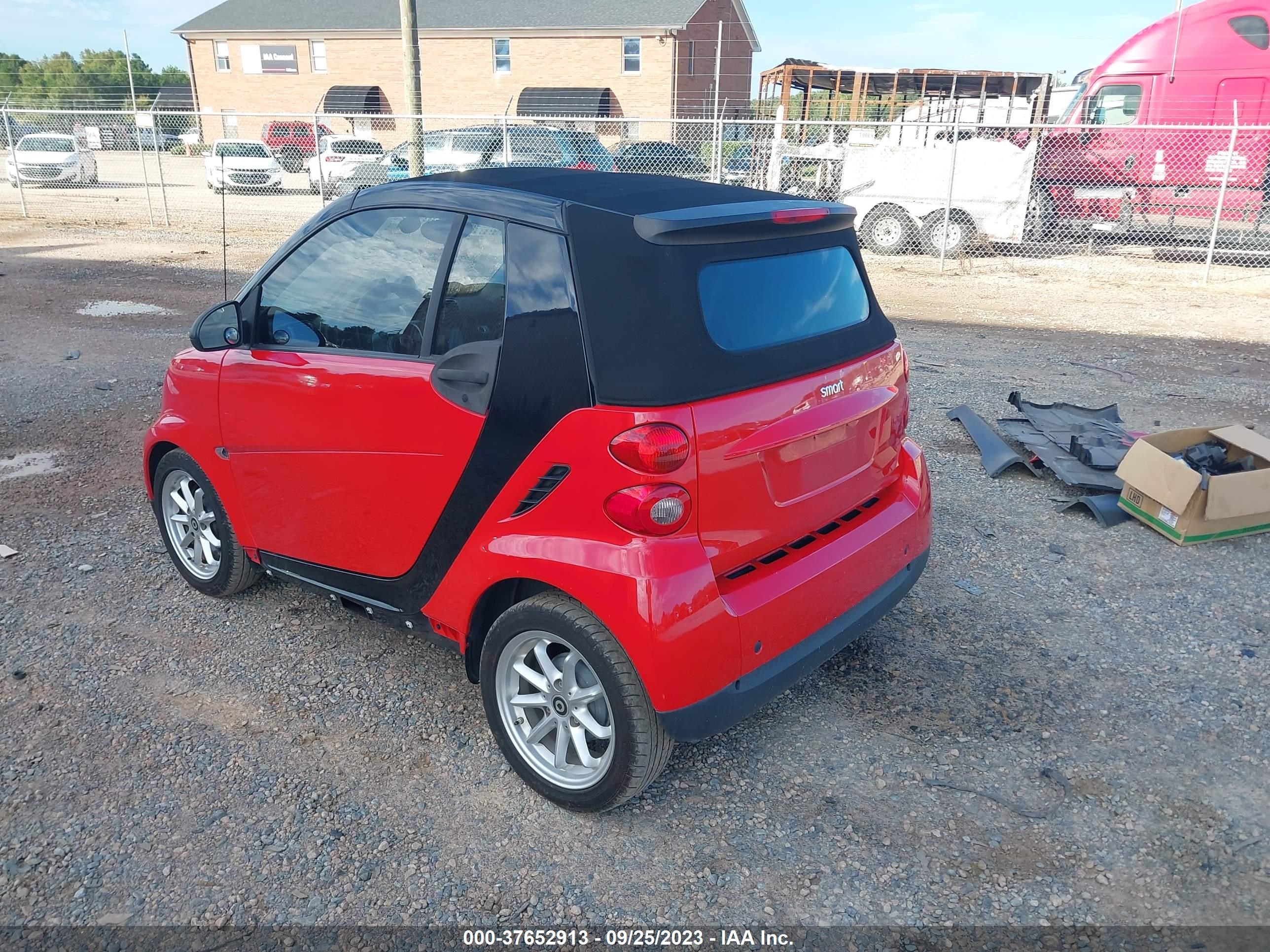 Photo 2 VIN: WMEEK31XX9K257120 - SMART FORTWO 