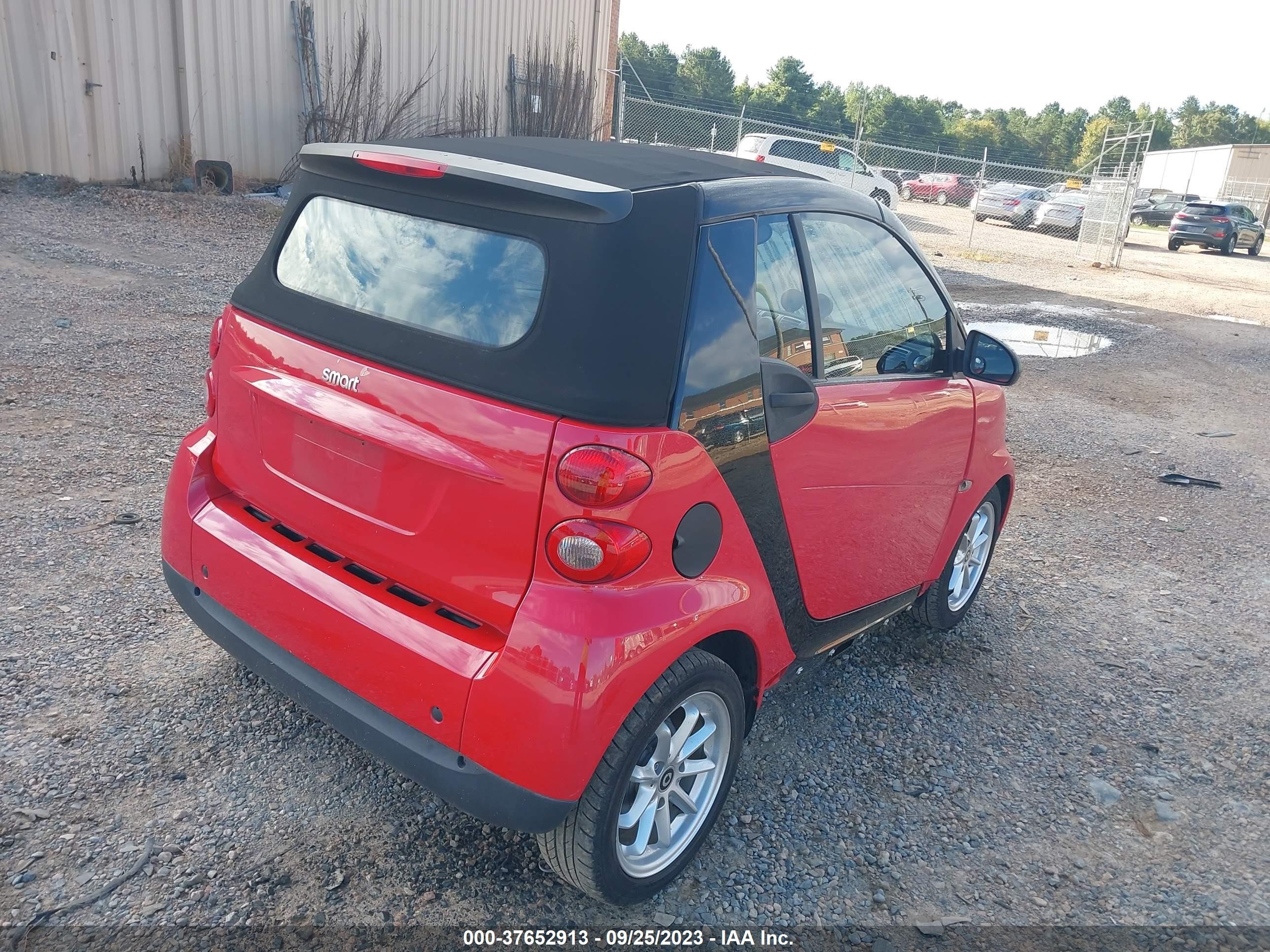 Photo 3 VIN: WMEEK31XX9K257120 - SMART FORTWO 