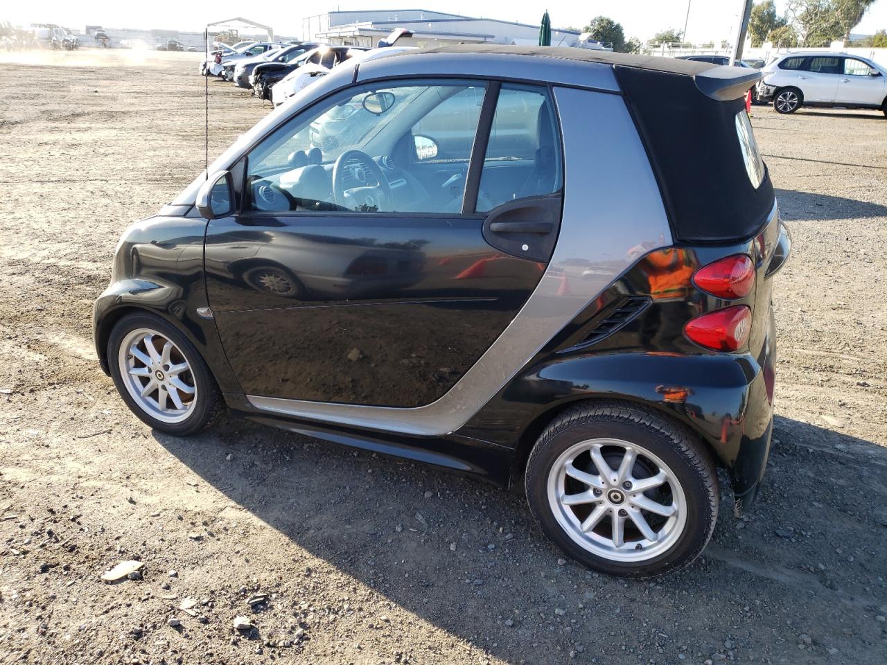 Photo 1 VIN: WMEEK3BA8FK825628 - SMART FORTWO 