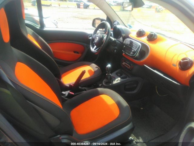 Photo 4 VIN: WMEFJ5DA0GK045446 - SMART FORTWO 