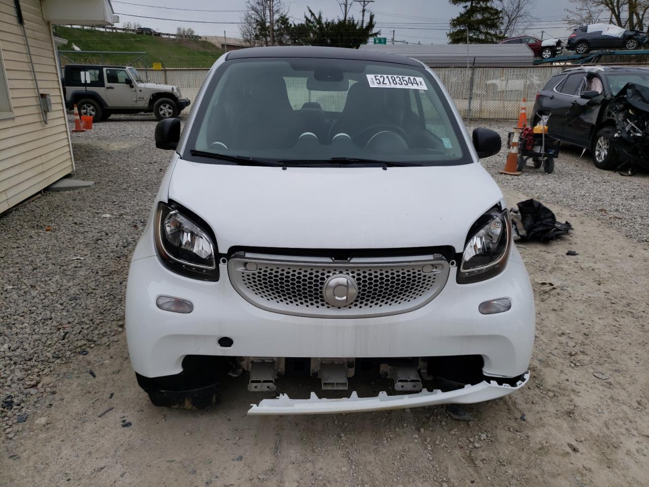 Photo 4 VIN: WMEFJ5DA0GK138905 - SMART FORTWO 