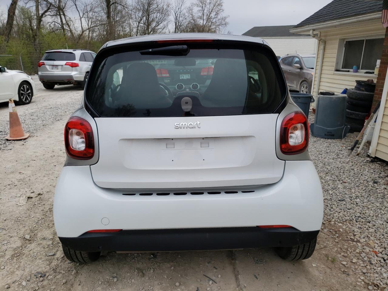 Photo 5 VIN: WMEFJ5DA0GK138905 - SMART FORTWO 