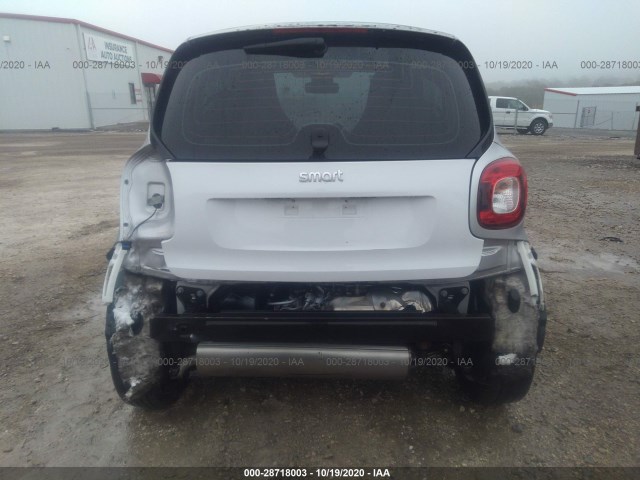 Photo 5 VIN: WMEFJ5DA0GK141190 - SMART FORTWO 