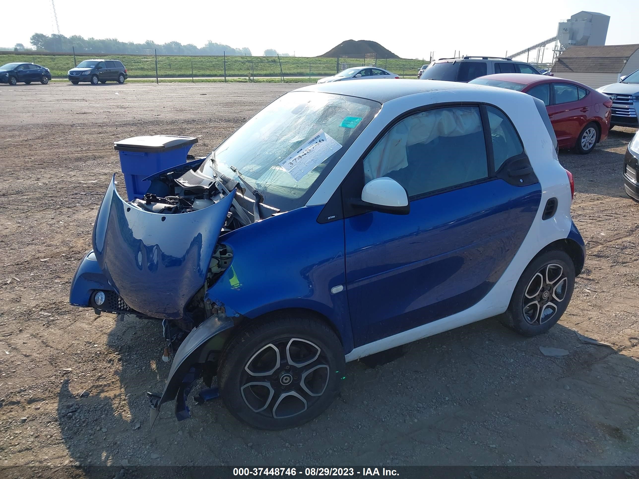 Photo 1 VIN: WMEFJ5DA1GK049408 - SMART FORTWO 