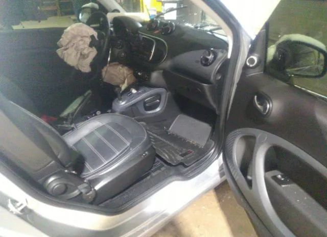 Photo 4 VIN: WMEFJ5DA1GK049604 - SMART FORTWO 