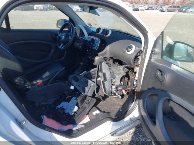 Photo 4 VIN: WMEFJ5DA1GK103709 - SMART FORTWO 