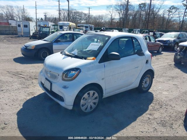 Photo 1 VIN: WMEFJ5DA1GK104438 - SMART FORTWO 