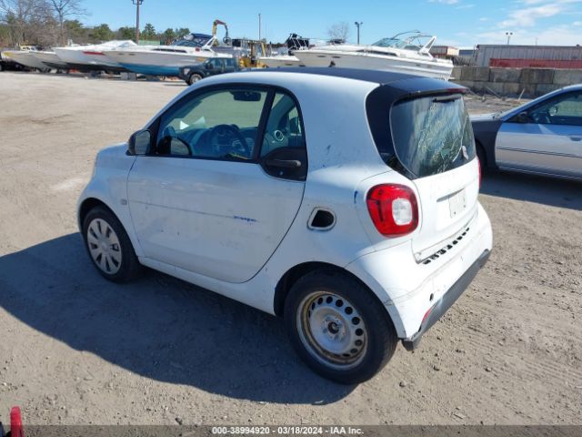 Photo 2 VIN: WMEFJ5DA1GK104438 - SMART FORTWO 