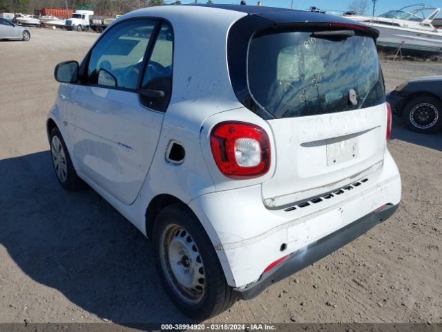 Photo 5 VIN: WMEFJ5DA1GK104438 - SMART FORTWO 