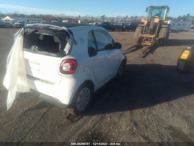 Photo 3 VIN: WMEFJ5DA1GK104455 - SMART FORTWO 