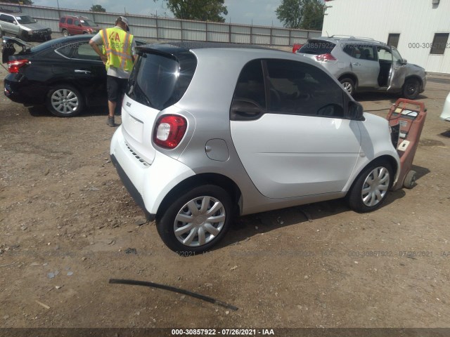 Photo 3 VIN: WMEFJ5DA1GK142624 - SMART FORTWO 