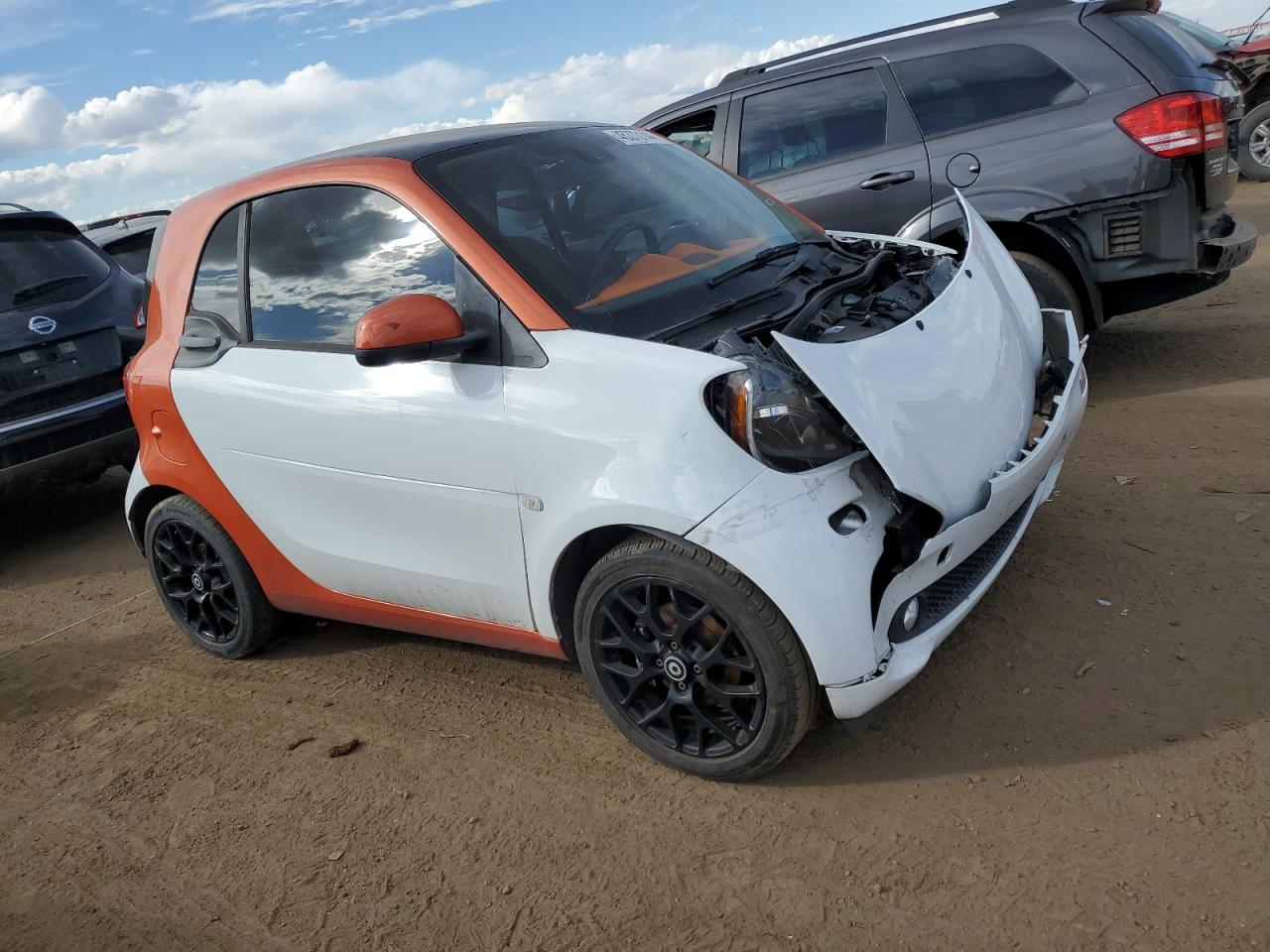 Photo 3 VIN: WMEFJ5DA2GK051197 - SMART FORTWO 