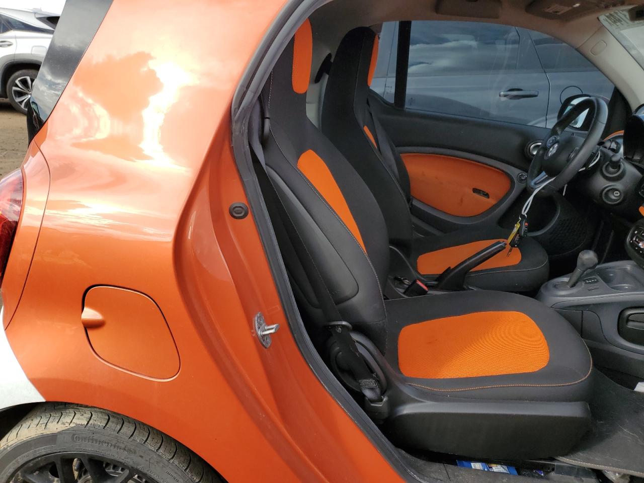 Photo 9 VIN: WMEFJ5DA2GK051197 - SMART FORTWO 