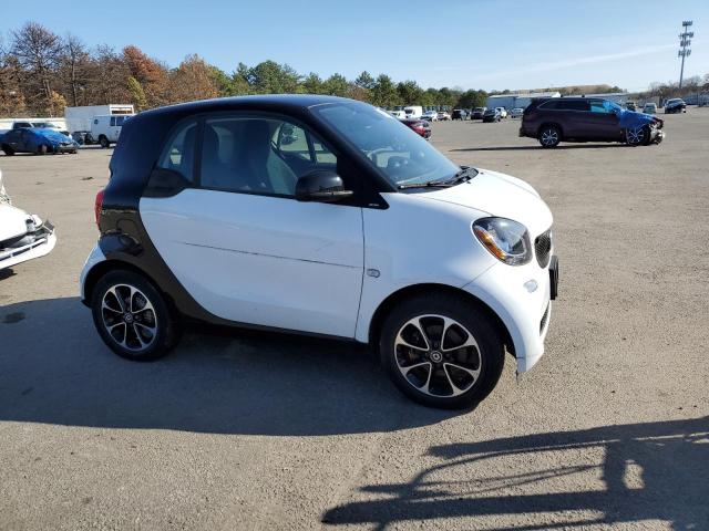 Photo 3 VIN: WMEFJ5DA2GK061874 - SMART FORTWO 