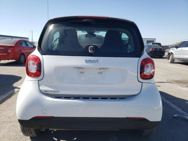 Photo 5 VIN: WMEFJ5DA2GK076486 - SMART FORTWO 