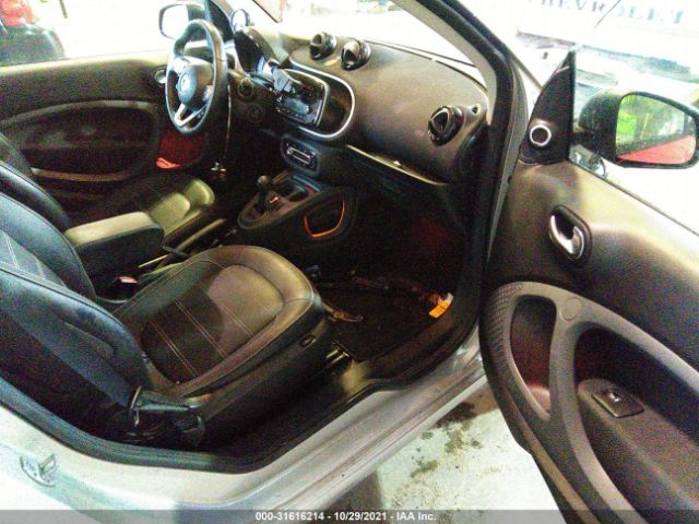 Photo 4 VIN: WMEFJ5DA2HK218515 - SMART FORTWO 