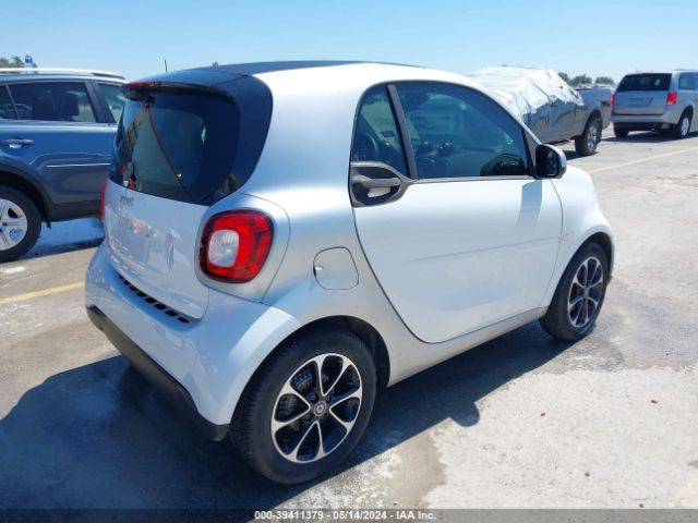 Photo 3 VIN: WMEFJ5DA3GK046235 - SMART FORTWO 