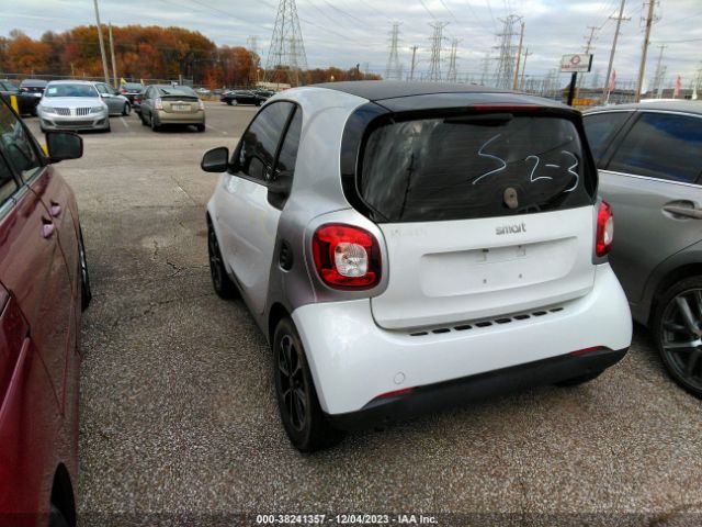 Photo 2 VIN: WMEFJ5DA3GK051418 - SMART FORTWO 