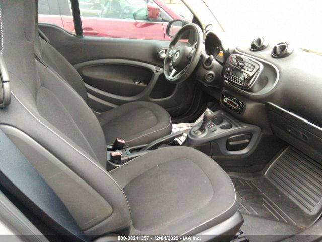 Photo 4 VIN: WMEFJ5DA3GK051418 - SMART FORTWO 