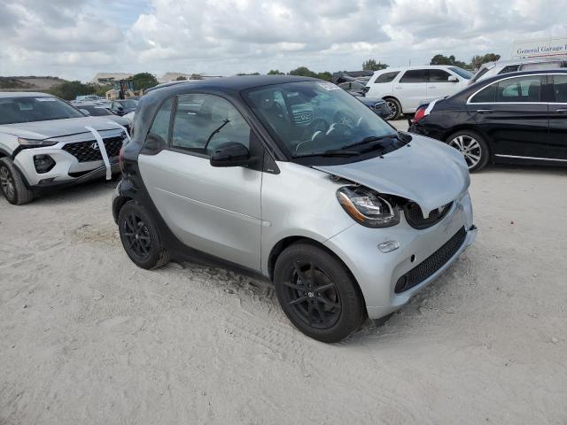 Photo 3 VIN: WMEFJ5DA3GK078327 - SMART FORTWO 