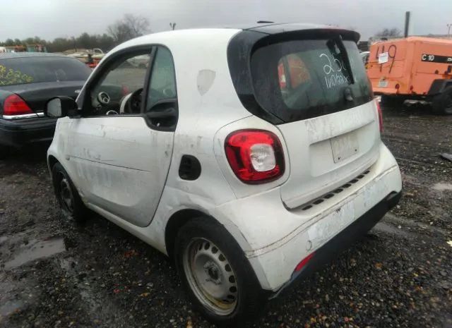 Photo 2 VIN: WMEFJ5DA3GK104280 - SMART FORTWO 