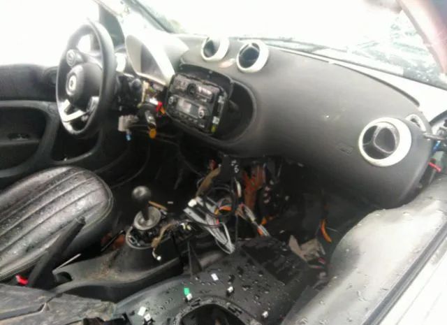 Photo 4 VIN: WMEFJ5DA3GK104280 - SMART FORTWO 