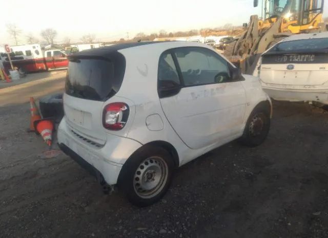 Photo 3 VIN: WMEFJ5DA3GK104926 - SMART FORTWO 