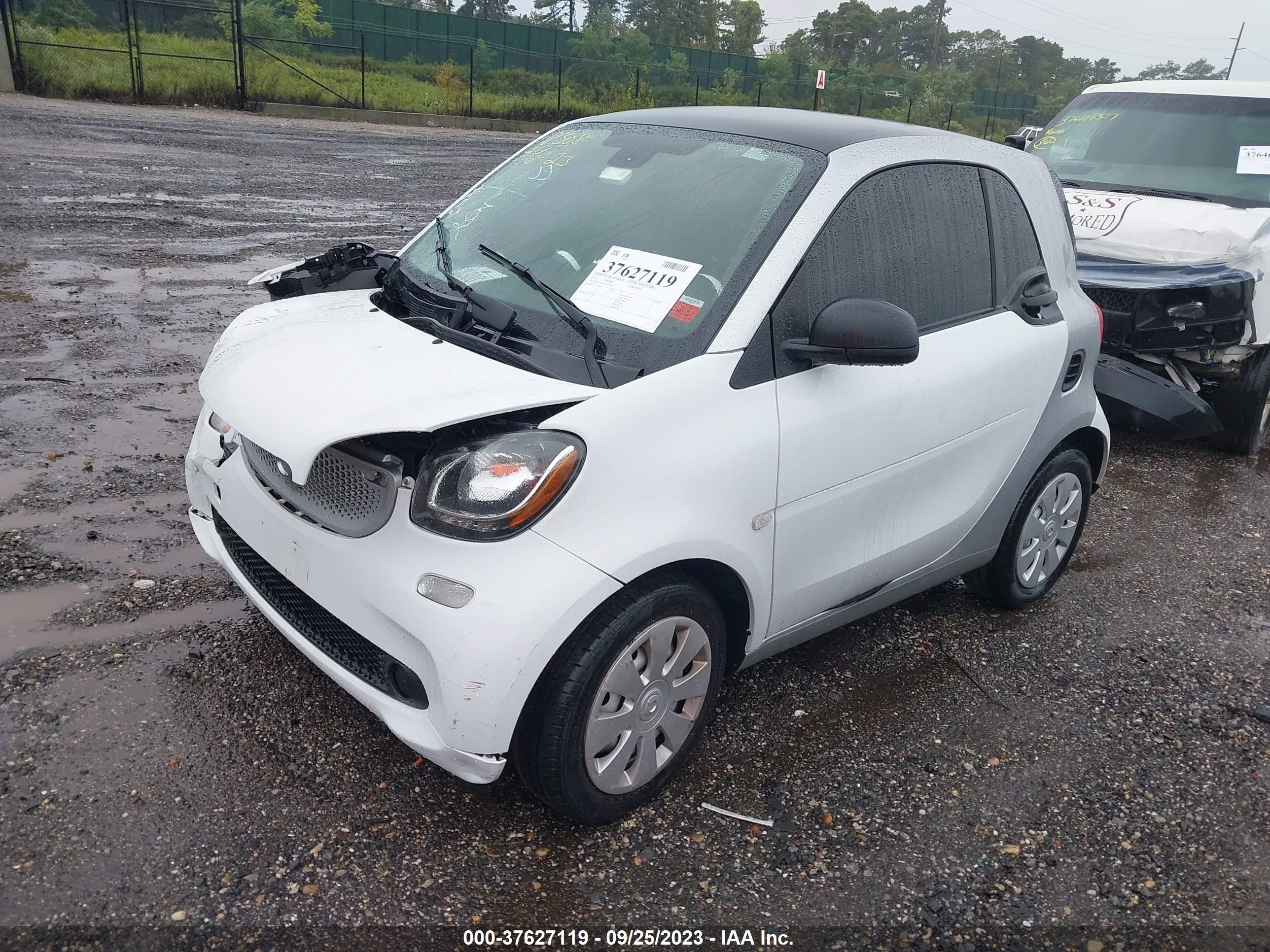 Photo 1 VIN: WMEFJ5DA3GK127865 - SMART FORTWO 