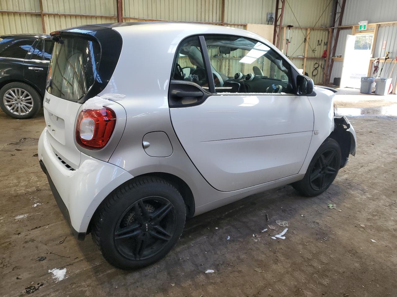 Photo 2 VIN: WMEFJ5DA3GK154869 - SMART FORTWO 