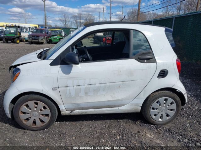 Photo 5 VIN: WMEFJ5DA4HK168345 - SMART FORTWO 