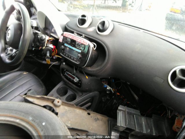 Photo 4 VIN: WMEFJ5DA4HK168362 - SMART FORTWO 