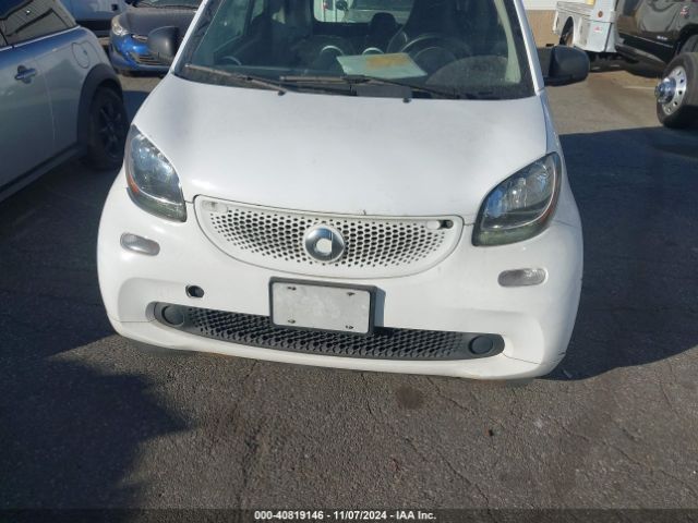 Photo 5 VIN: WMEFJ5DA4HK168684 - SMART FORTWO 