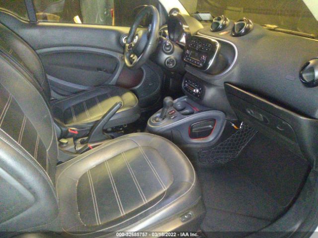 Photo 4 VIN: WMEFJ5DA4HK172590 - SMART FORTWO 