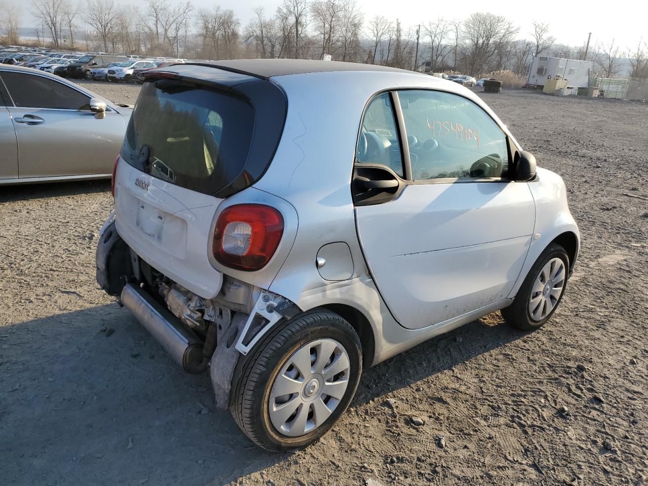 Photo 2 VIN: WMEFJ5DA5GK081617 - SMART FORTWO 